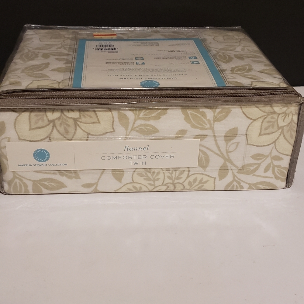 Martha Stewart Flannel Comforter Cover - Cream Floral - Picture 4 of 4